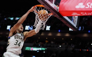 Įspūdingas Antetokounmpo ir Lillardo duetas vedė „Bucks“ į dar vieną pergalę